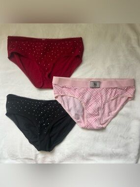 Victoria’s Secret Rhinestone Bling Hiphugger Panties – Size Medium – NWOT